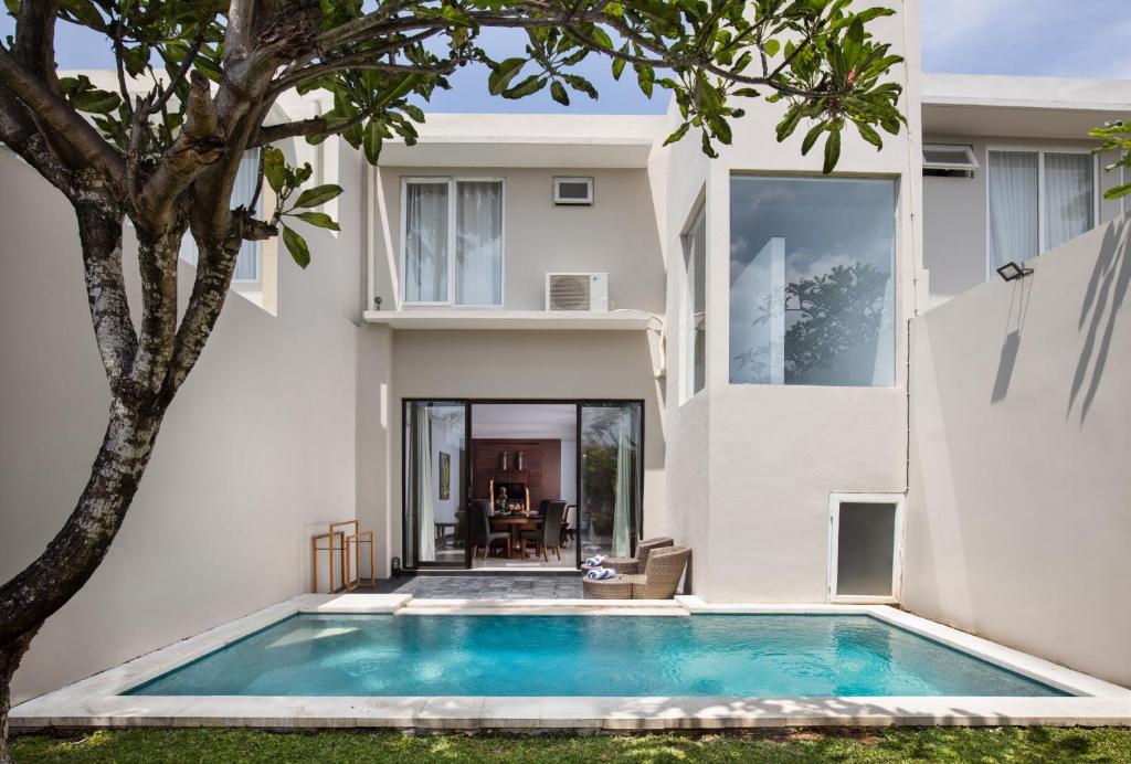 Royal Three Bedroom in Batu Belig Seminyak