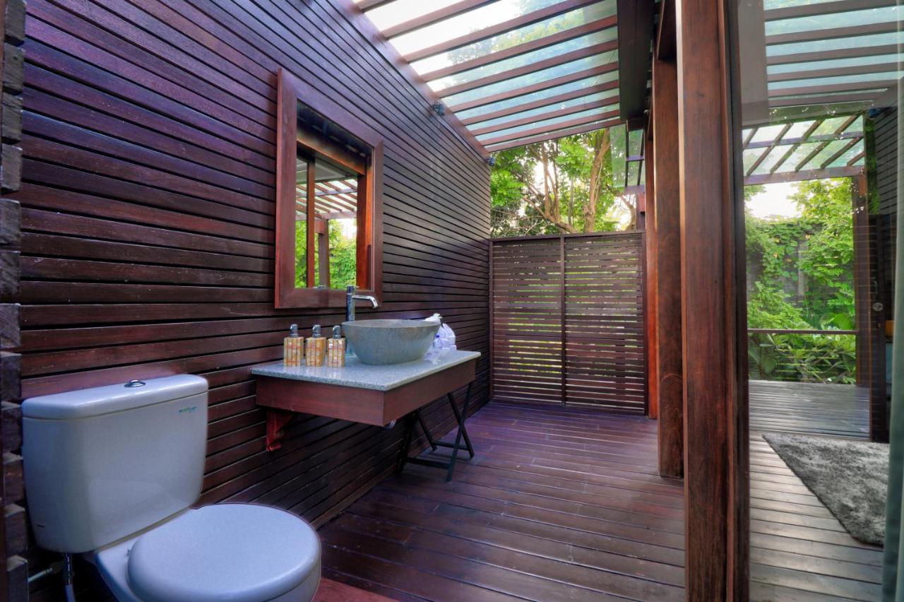 Near Batubelig Beach Family Villa