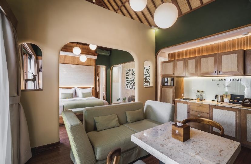 Cozy Villa with Private Pool & Jacuzzi in Legian