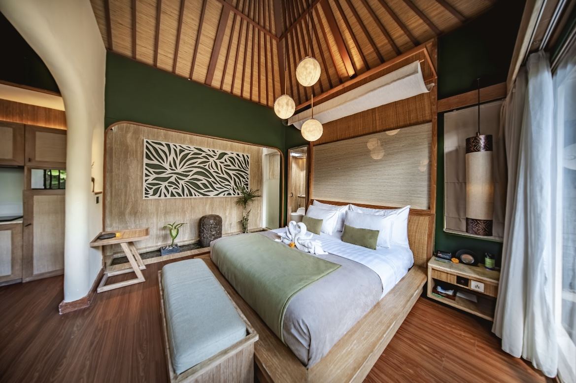 Cozy Villa with Private Pool & Jacuzzi in Legian