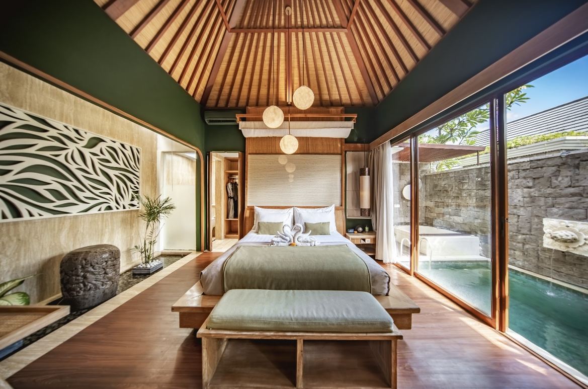 Cozy Villa with Private Pool & Jacuzzi in Legian