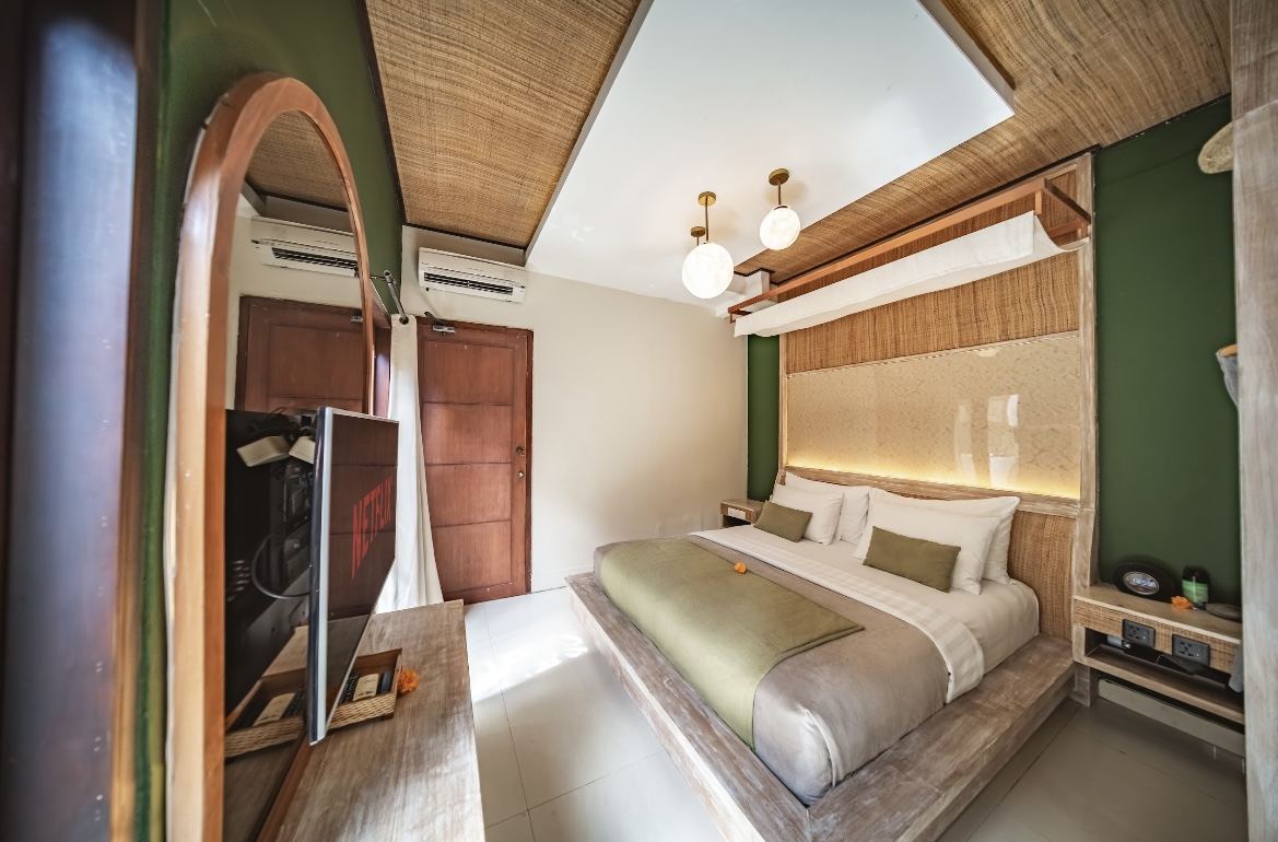 Stylish Villa with Private Pool & Jacuzzi in Legian