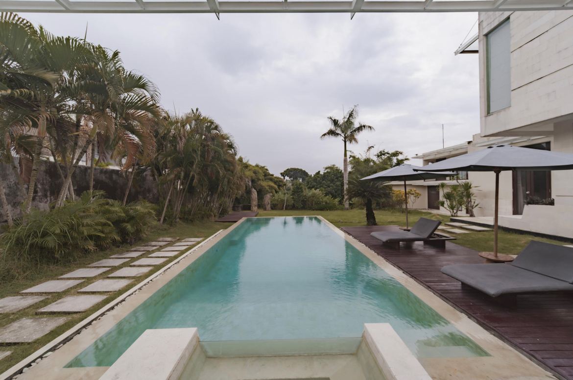 Modern Tropical Family Villa